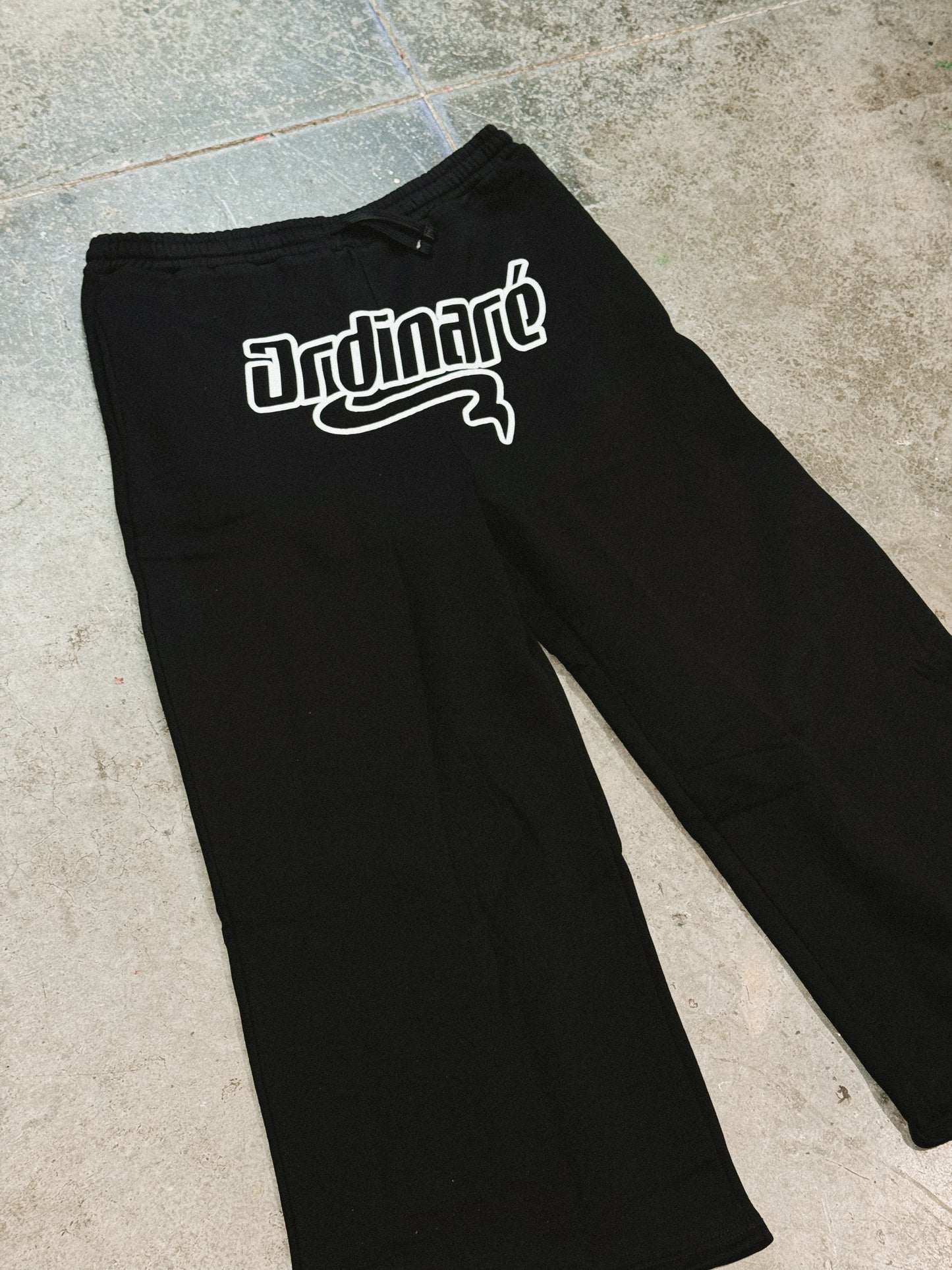 ORDINARÉ SWEATS (Black)