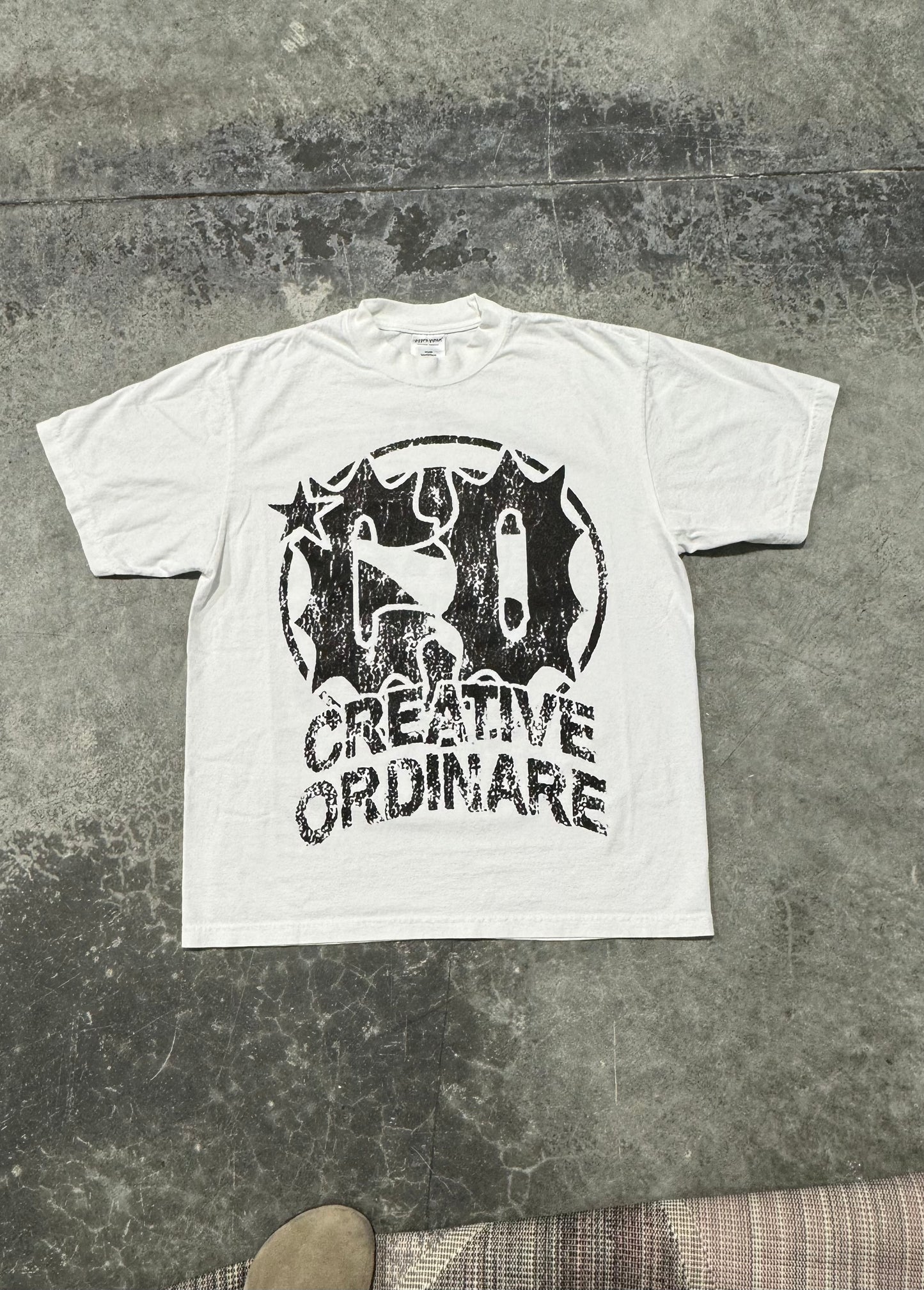 C0 02 Tee “UNORDINARY CREATIVE”