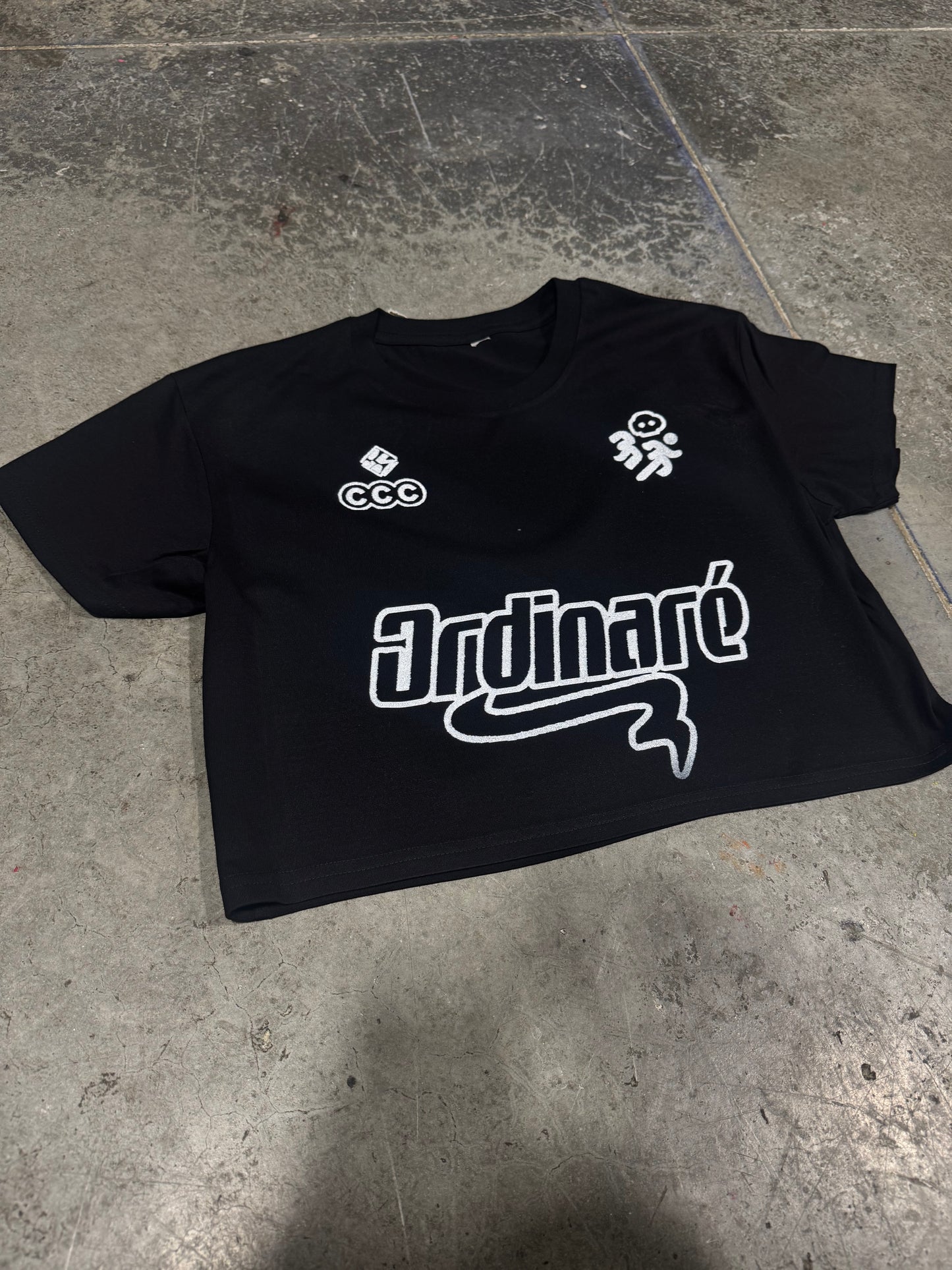 ORDINARÉ Cropped tops (Black)