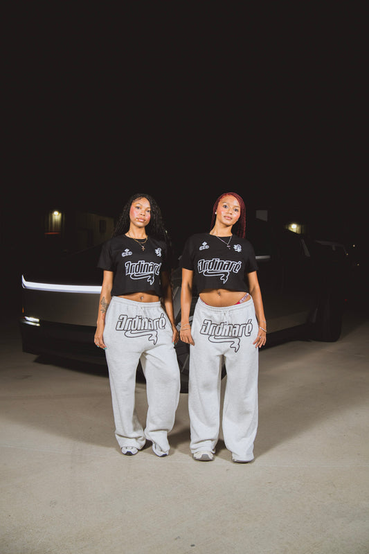 ORDINARÉ Cropped tops (Black)